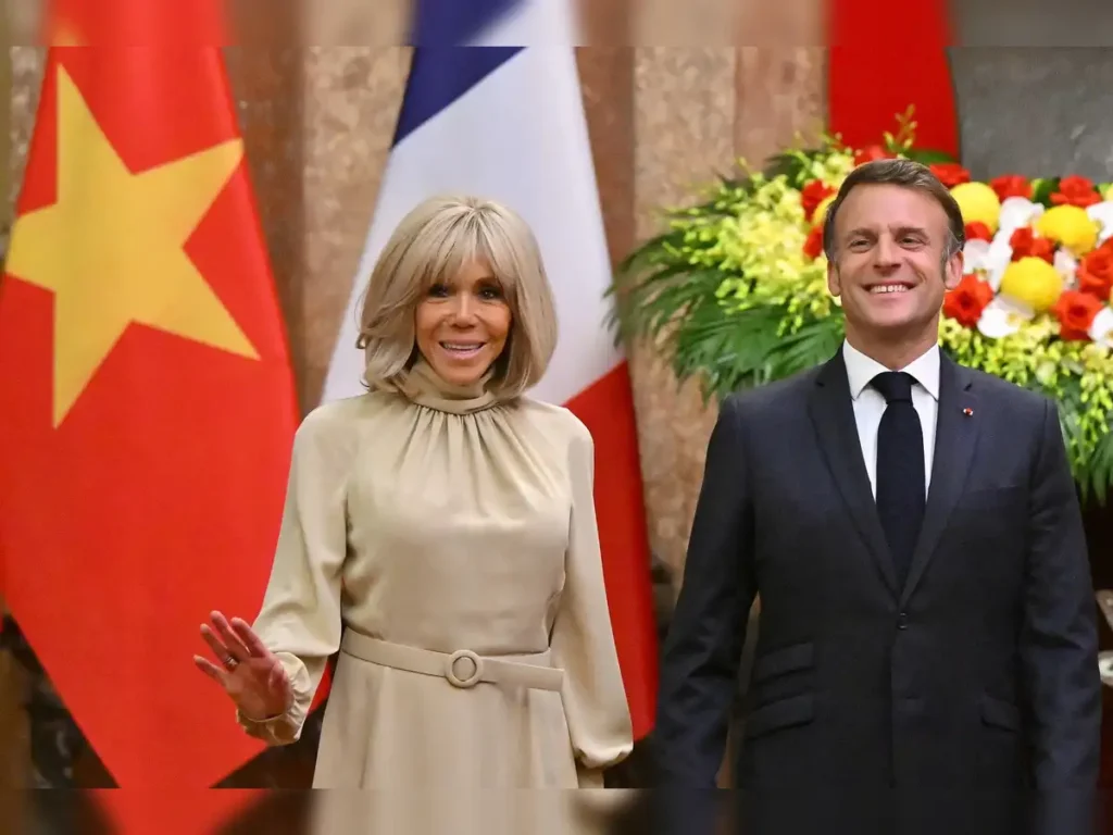 Brigitte Macron’s Viral Push to Emmanuel 1 Brigitte Macron