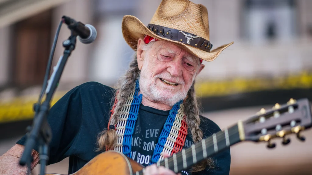 Willie Nelson & Tim McGraw’s Daughter in Surprise Collab 2 Willie Nelson